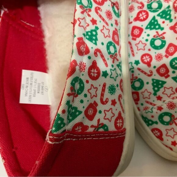 TOMMY BAHAMA FOOTWEAR SHOES FLATS CHRISTMAS EDITION WREATHS TREES CANDY CANES 7 - Picture 8 of 11